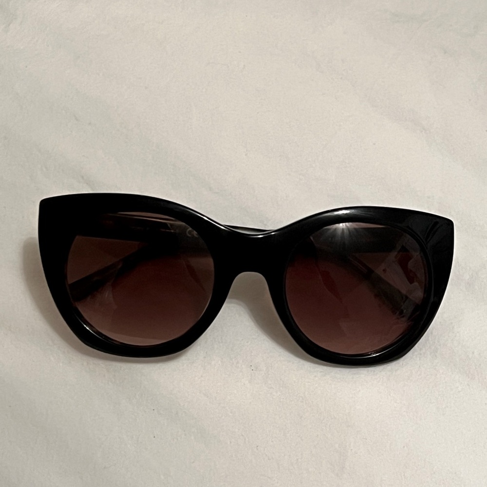 Tory Burch black and tortoise cat eye sunglasses TY7097